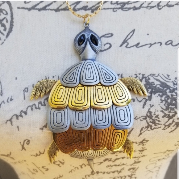 SARAH COVENTRY SILVER & GOLDTONED ARTICULATED TURTLE PENDANT STATEMENT NECKLACE - Picture 3 of 7